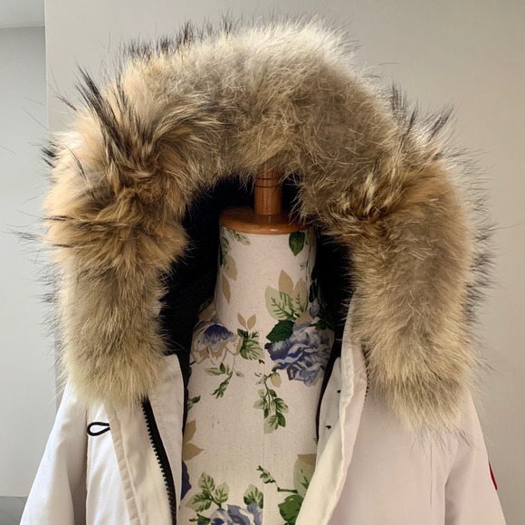 Canada Goose Kensington Parka - Picture 4 of 12
